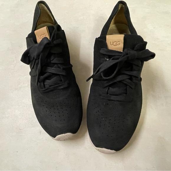 Black UGG TREADLITE runners - Picture 10 of 11